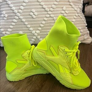 Reebok Victoria  Beckham Size 5.5